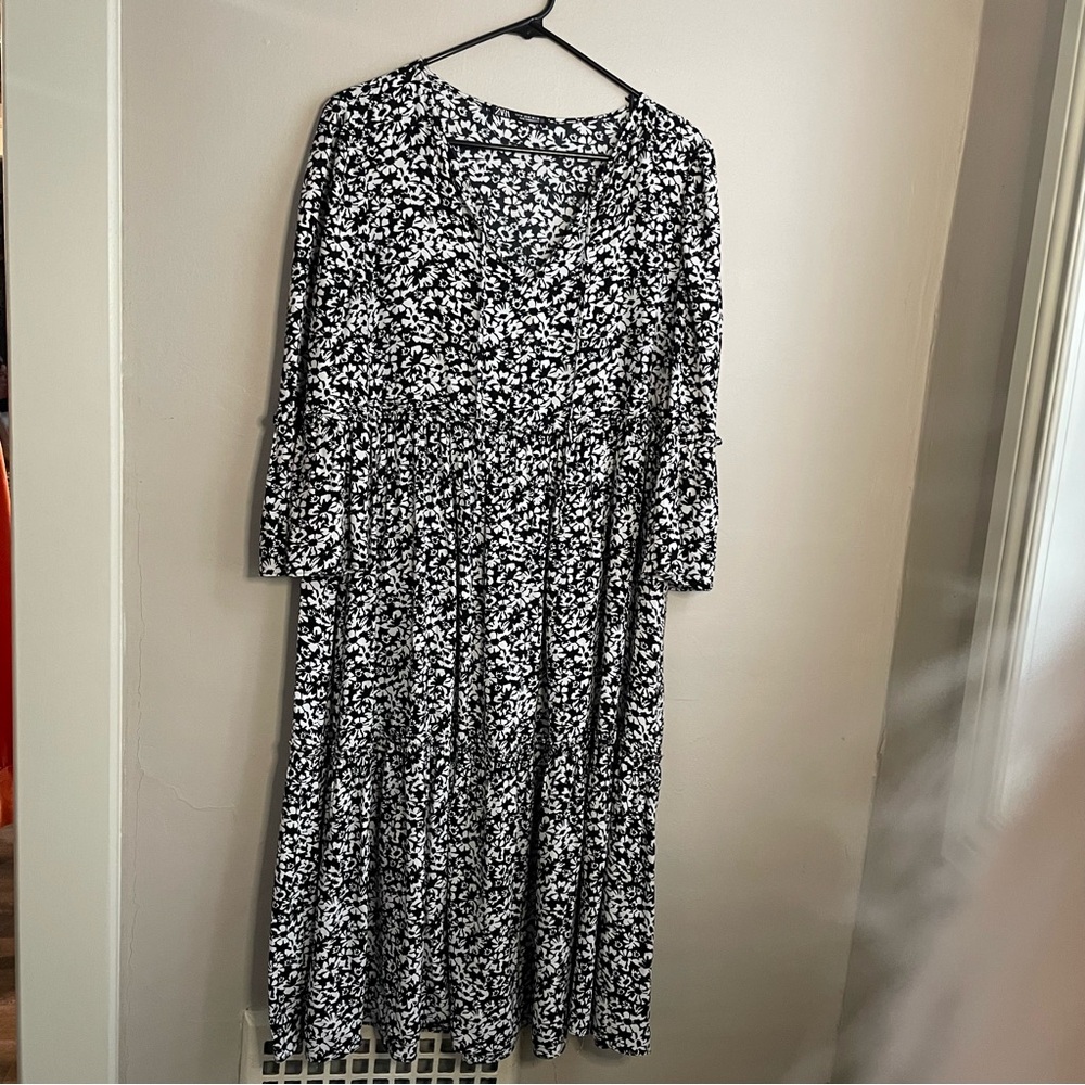 Zara Black White Floral Boho Midi Dress Medium Ruffle Sleeve Cottagecore